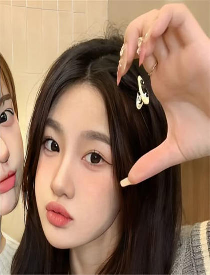 从表演艺术看怪物：杰夫瑞达莫的故事 第一季：主角的成长历程与心路变化 展现表演艺术的魅力